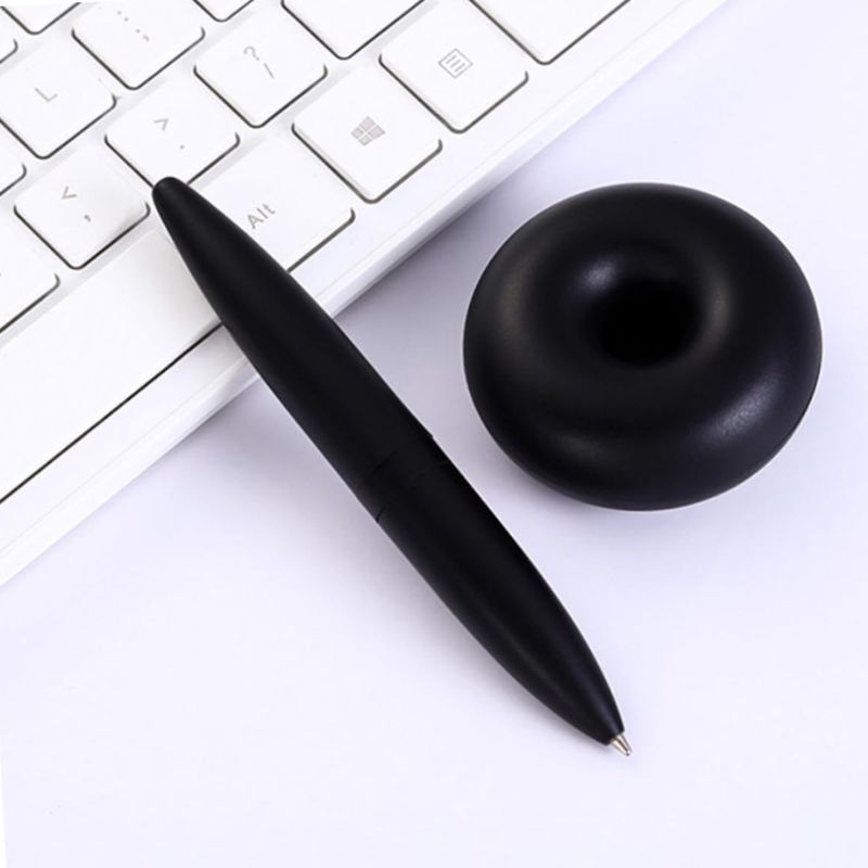 Metallischer Stift mit Magnethalter