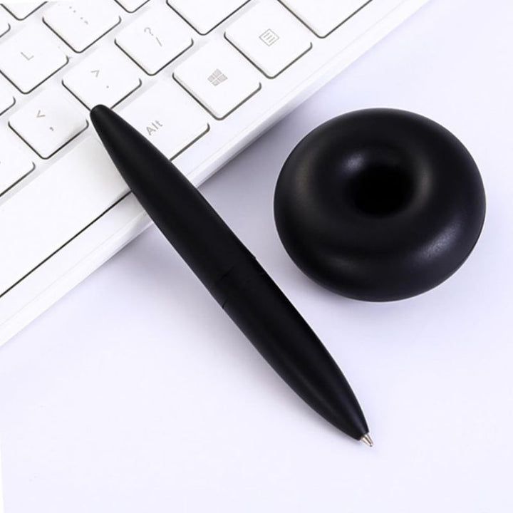 Metallischer Stift mit Magnethalter