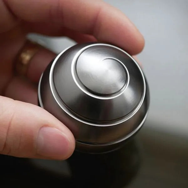 Rotierender Tischglobus mit hypnotischer Drehillusion