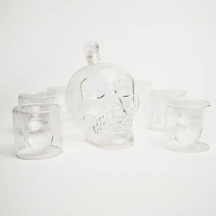 Totenkopf Karaffe Geschenkset 1000 ml Glas + 6 Free Spirits Gläser