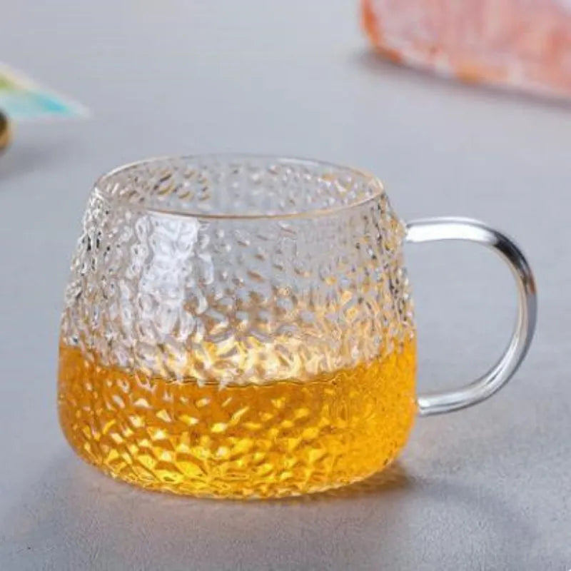 Ananasbecher mit klarem Henkel
