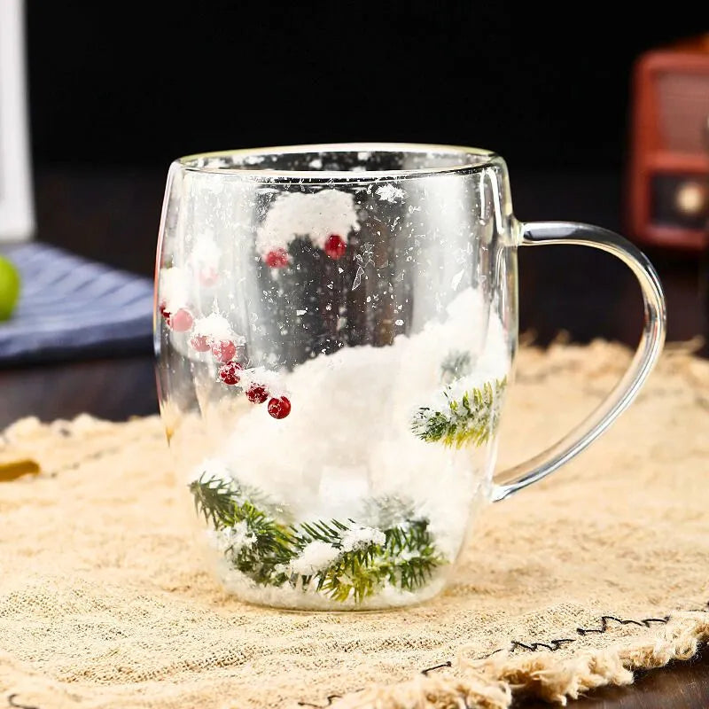 Weihnachtsbecher aus transparentem Glas