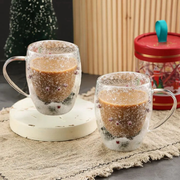 Weihnachtsbecher aus transparentem Glas