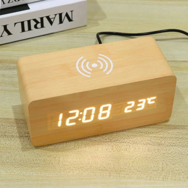 LED-Uhr mit kabellosem Laden