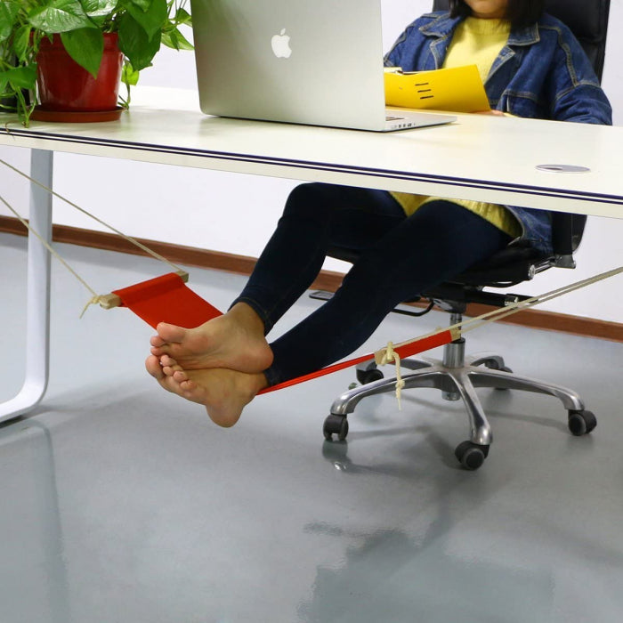Hängematte für unter den Schreibtisch auf Beinen – Komfort beim Arbeiten