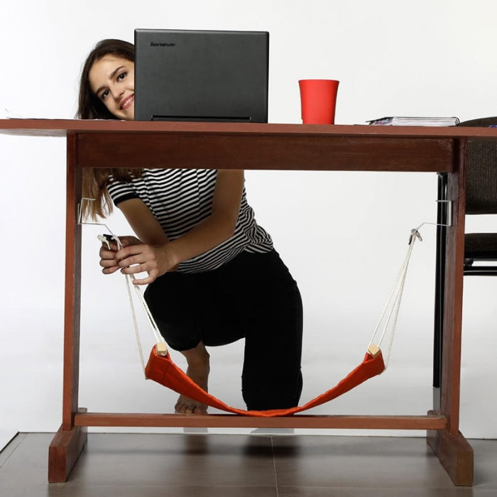 Hängematte für unter den Schreibtisch auf Beinen – Komfort beim Arbeiten