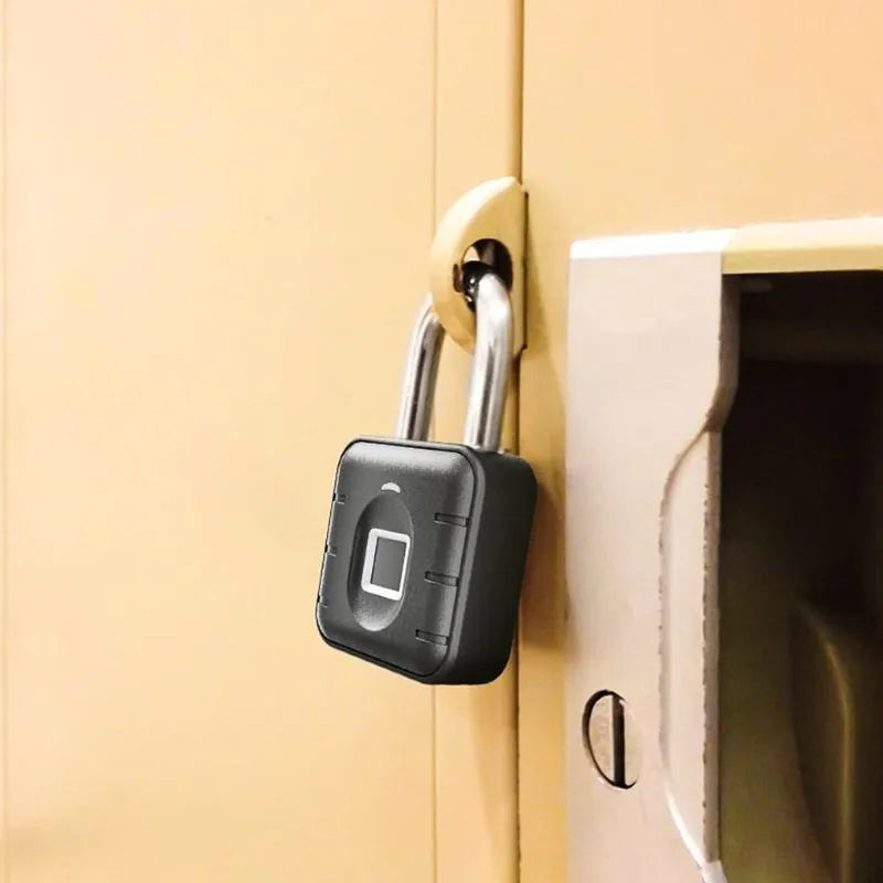 Intelligentes Vorhängeschloss mit Fingerabdruck