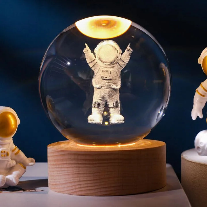 Kristallkugel mit einem Astronauten