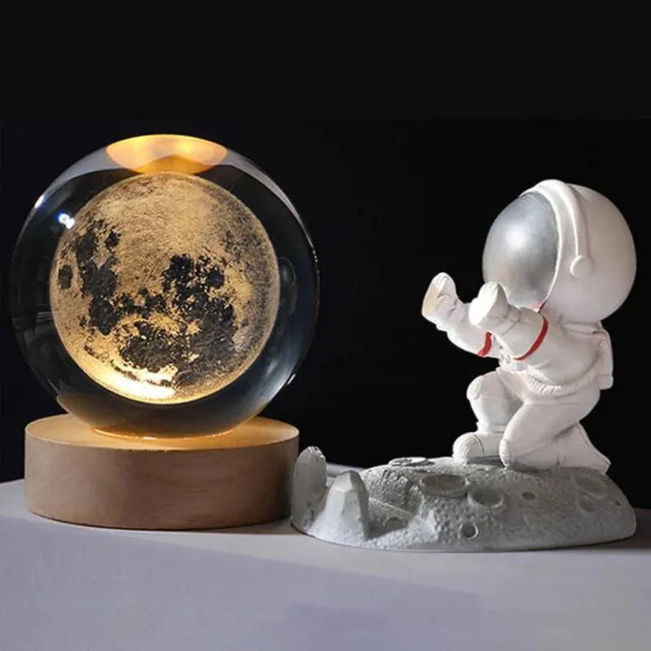 Kristallkugellampe mit Mond, ein faszinierendes Geschenk