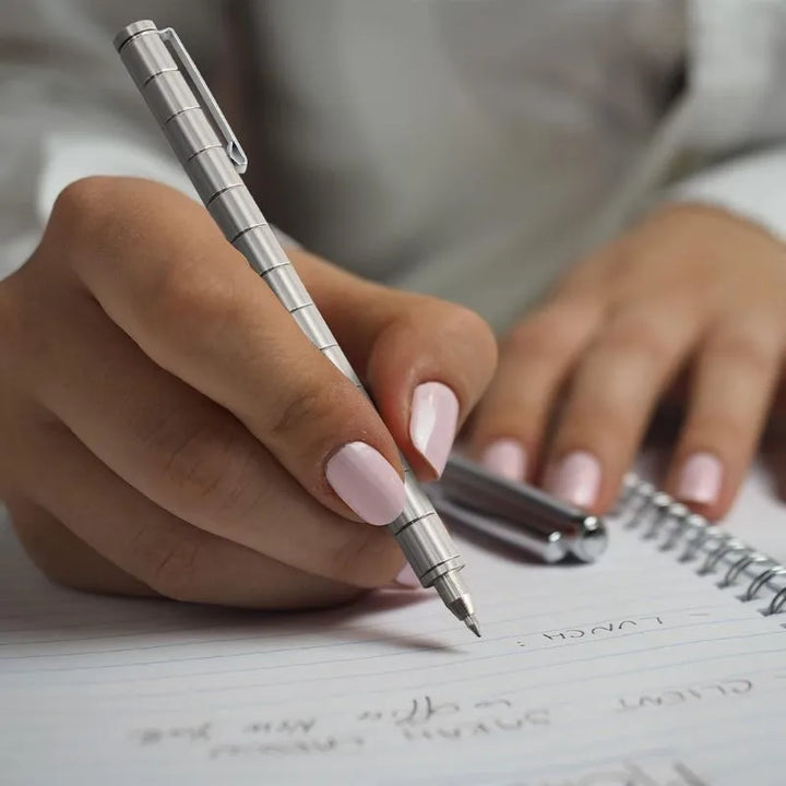 Silberner Anti-Stress-Stift mit Magnet