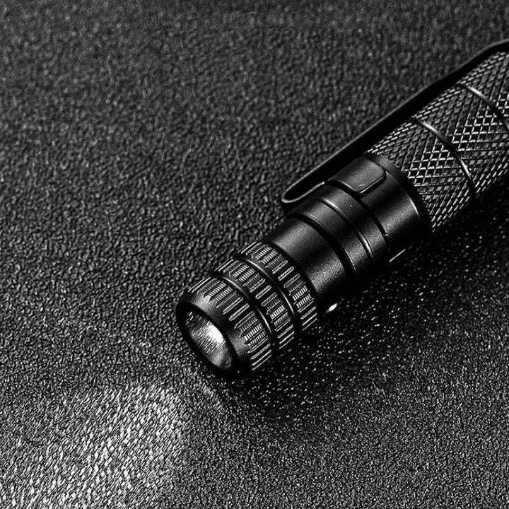 4-in-1 Tactical Pen mit Taschenlampe & ToolPen 007