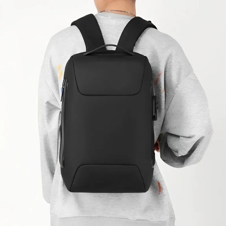 Der wasserdichte USB-Anti-Diebstahl-Rucksack SafeTrekker für Herren