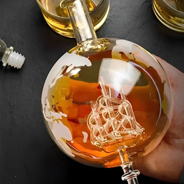 Globus Karaffe Geschenkset mit 2 Epique Gläsern und einem Fassungsvermögen von 850 ml