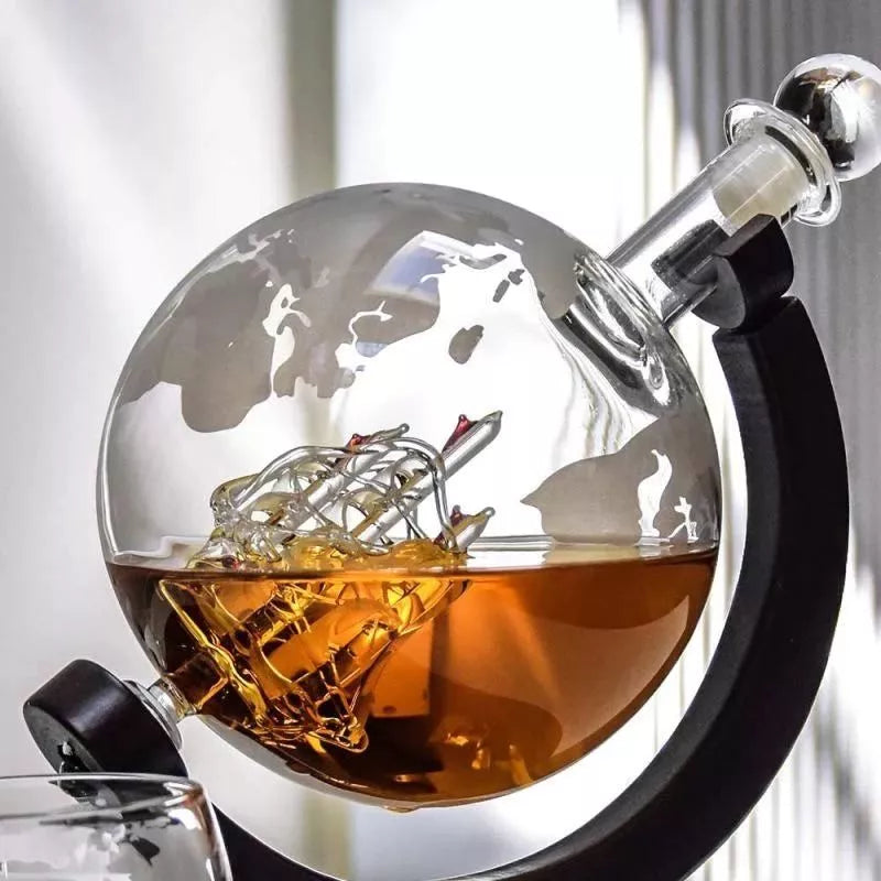 Globus Karaffe Geschenkset mit 2 Epique Gläsern und einem Fassungsvermögen von 850 ml