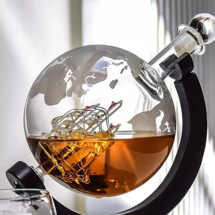 Globus Karaffe Geschenkset mit 2 Epique Gläsern und einem Fassungsvermögen von 850 ml