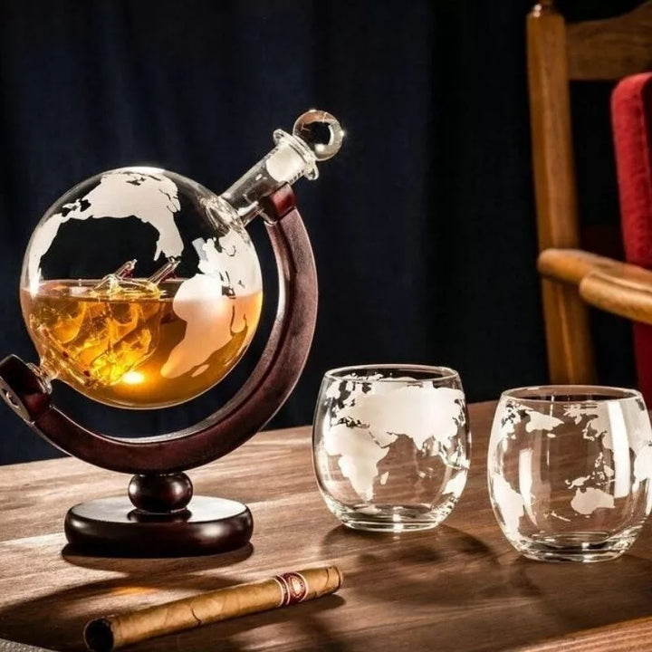 Globus Karaffe Geschenkset mit 2 Epique Gläsern und einem Fassungsvermögen von 850 ml