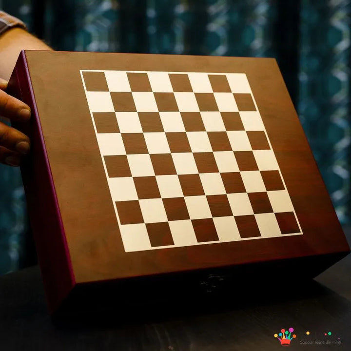Deluxe-Set mit Schach- und Weinzubehör in einer Box