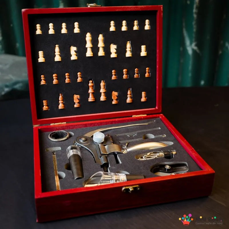 Deluxe-Set mit Schach- und Weinzubehör in einer Box
