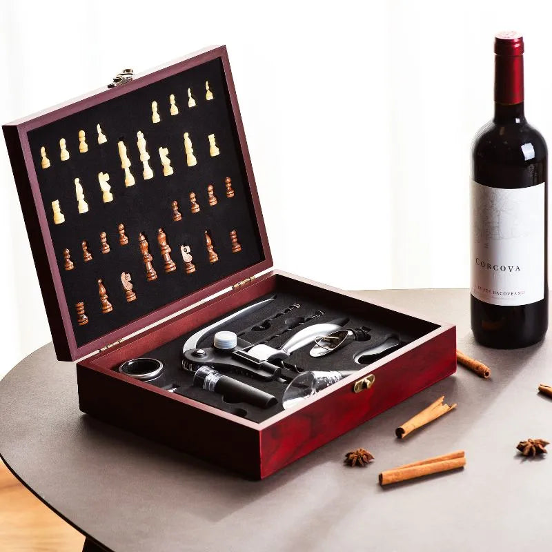 Deluxe-Set mit Schach- und Weinzubehör in einer Box
