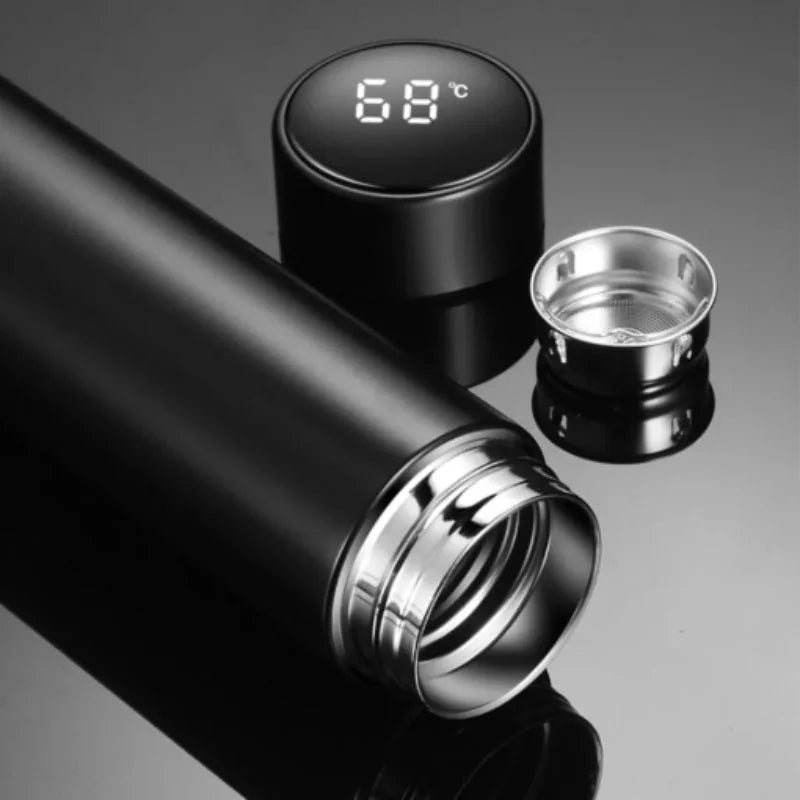 Smarte Thermoskanne mit Temperaturanzeige