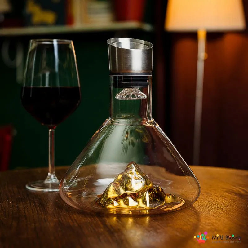 Golden Mountain On Top of the World Geschenkkaraffe mit Reinigungsbällen