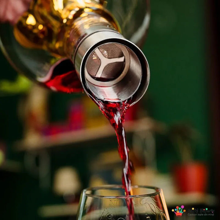 Golden Mountain On Top of the World Geschenkkaraffe mit Reinigungsbällen