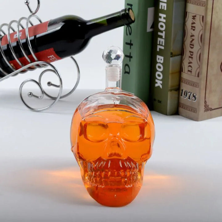 Totenkopfförmige Glaskaraffe