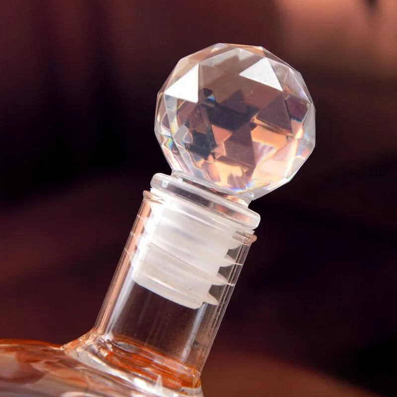 Totenkopfförmige Glaskaraffe