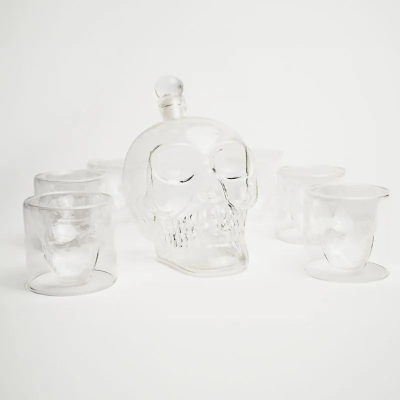 Totenkopf Karaffe Geschenkset 1000 ml Glas + 6 Free Spirits Gläser