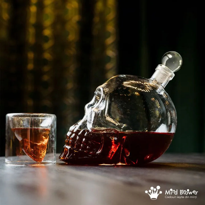 Totenkopf Karaffe Geschenkset 1000 ml Glas + 6 Free Spirits Gläser