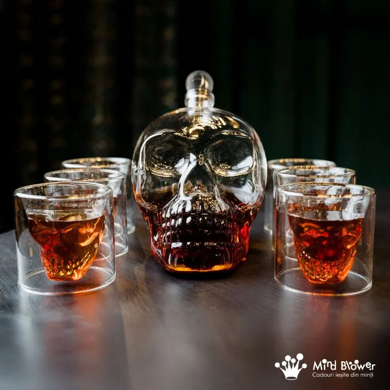 Totenkopf Karaffe Geschenkset 1000 ml Glas + 6 Free Spirits Gläser