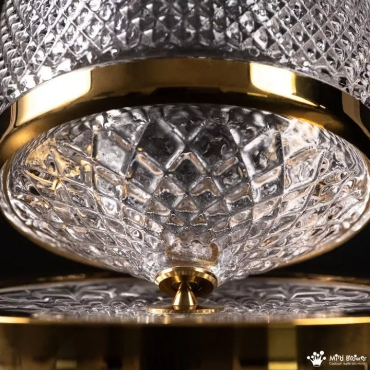 Goldene rotierende Alkoholkaraffe