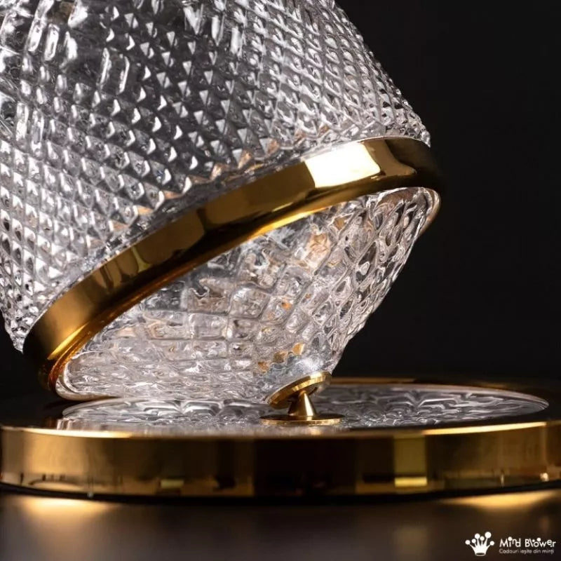 Goldene rotierende Alkoholkaraffe