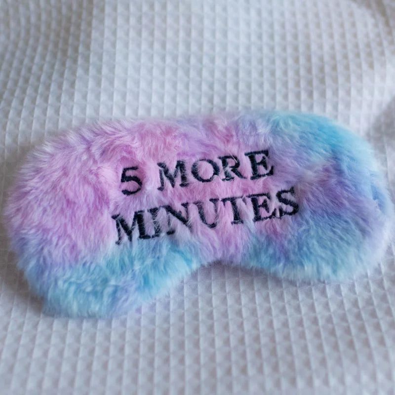 Schlafende Augenmaske – Fünf weitere Minuten