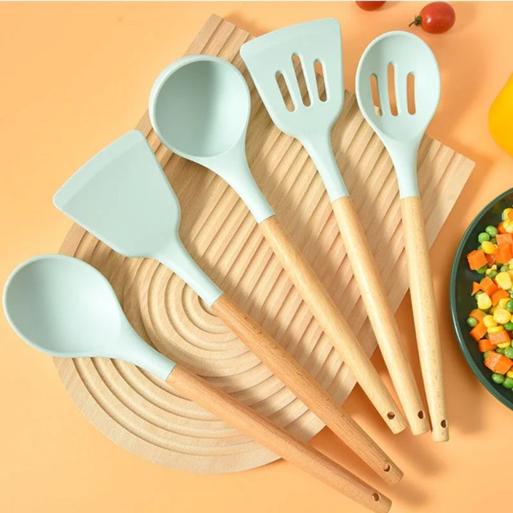 Set mit 12 Küchenutensilien