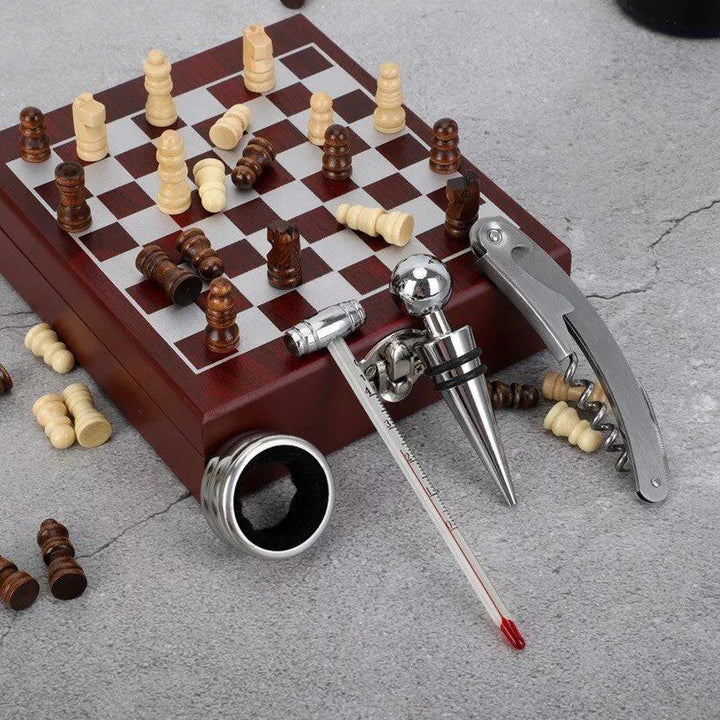 Checkmate Elegantes Schach- und Weinzubehör-Set