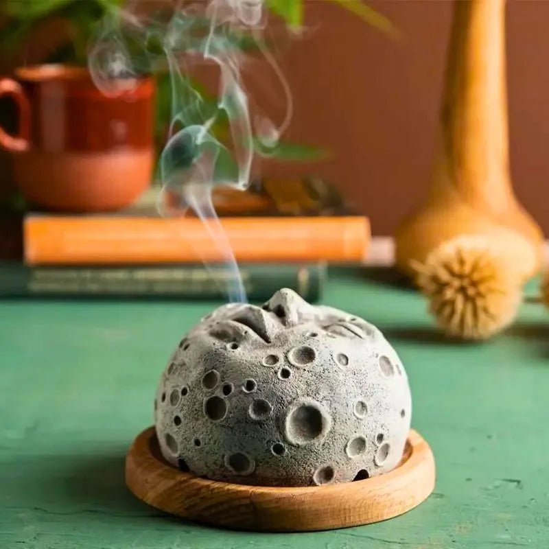 Räucherstäbchenhalter mit Mondgesicht-Kegel