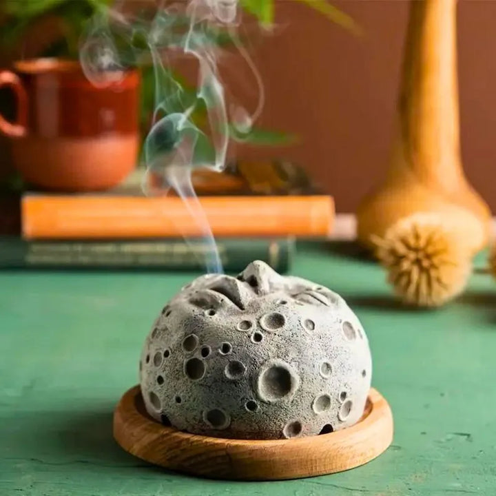 Räucherstäbchenhalter mit Mondgesicht-Kegel