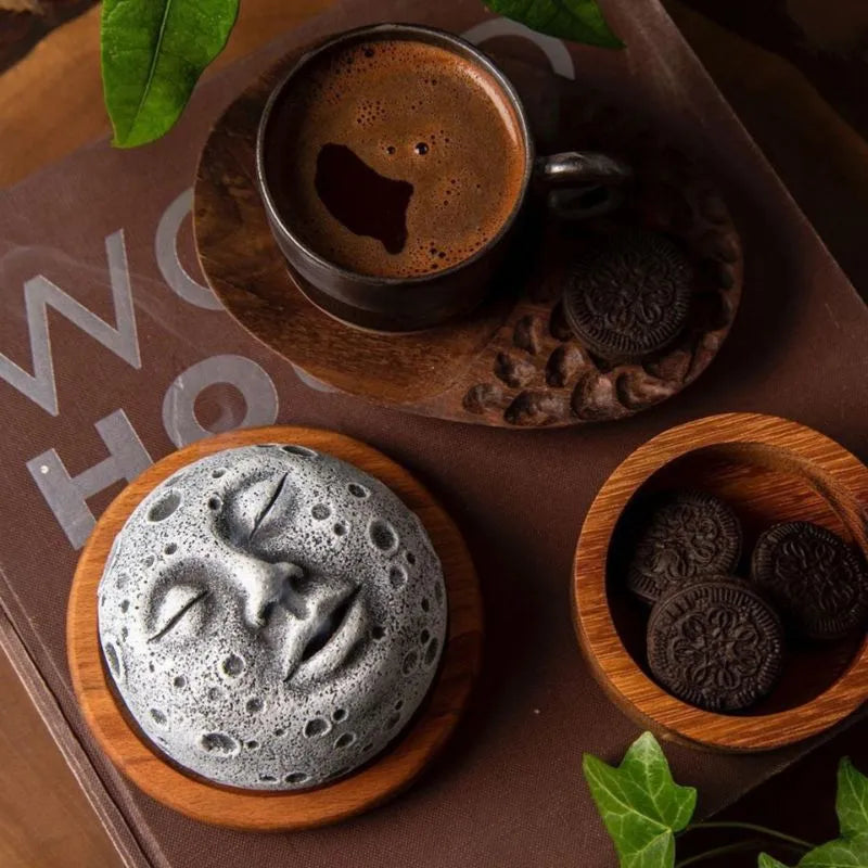 Räucherstäbchenhalter mit Mondgesicht-Kegel